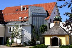 Kapellengarten Gebäudeansicht mit Kapelle